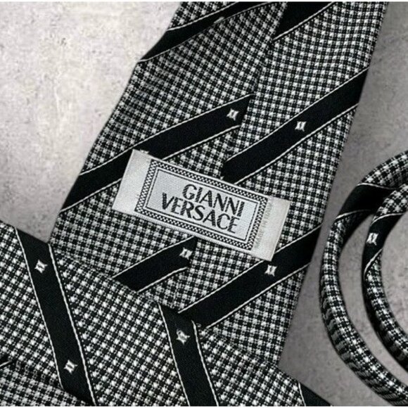 Vintage GIANNI VERSACE Necktie Black White Gold Silk Tie  GIANNI VERSACE Silk Tie ITALY Black White Striped Logo W:3.8\